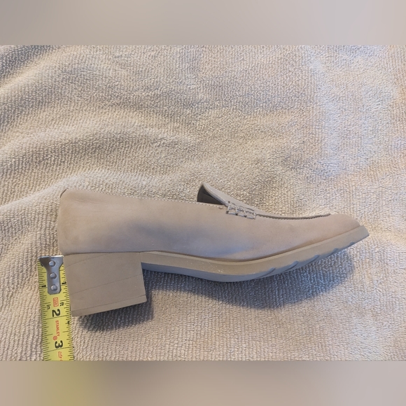 Andre Assous,size 8 and a half Medium, Featherweights,Tan suede - Picture 2 of 5